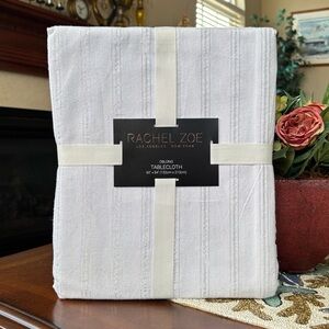 Brand New Rachel Zoe White & Silver Metallic Oblong Fabric Tablecloth 60" x 84"